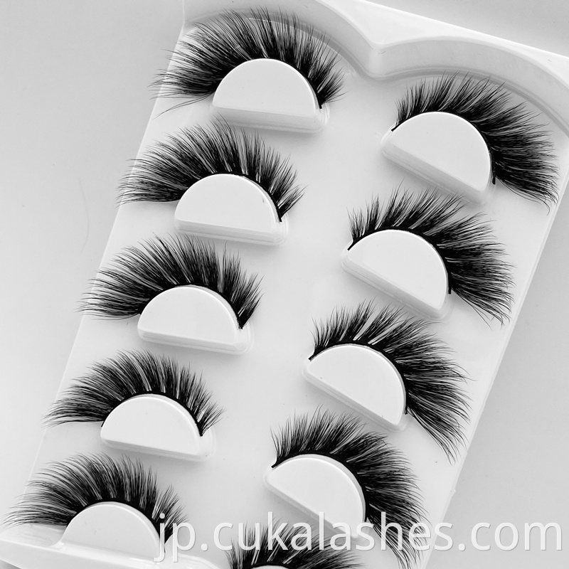 False Lashes Cat Eye